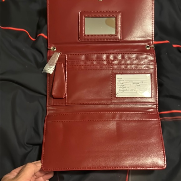 Cato Red and Gold Clutch with Elegant Design - Picture 3 of 4